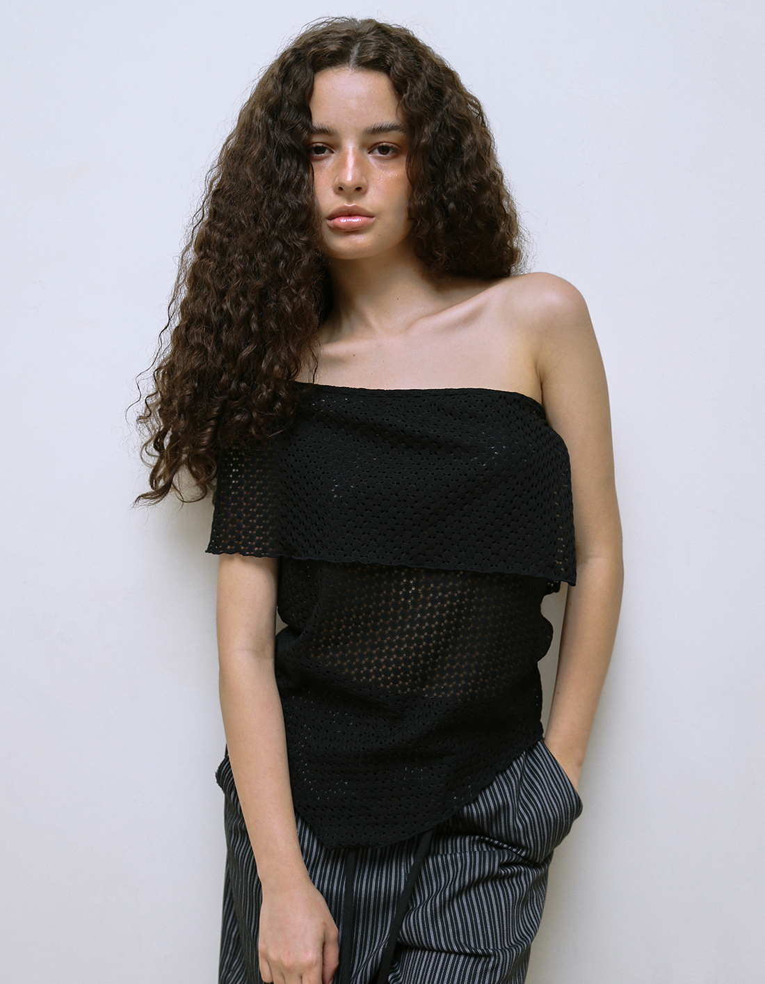 EYELET METALLIC SHOULDER BAG, BLACK - polysooem