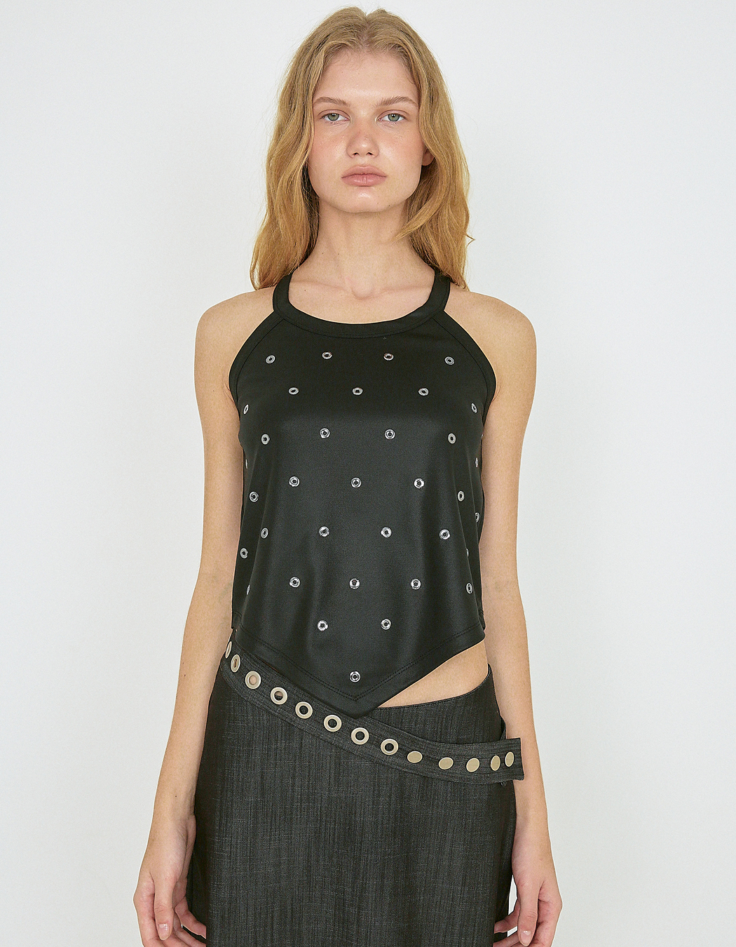 [POLYSOOEM] EYELET GLOSSY HALTER TOP / 追跡付 EYELET GLOSSY HALTER TOP, BLACK - polysooem