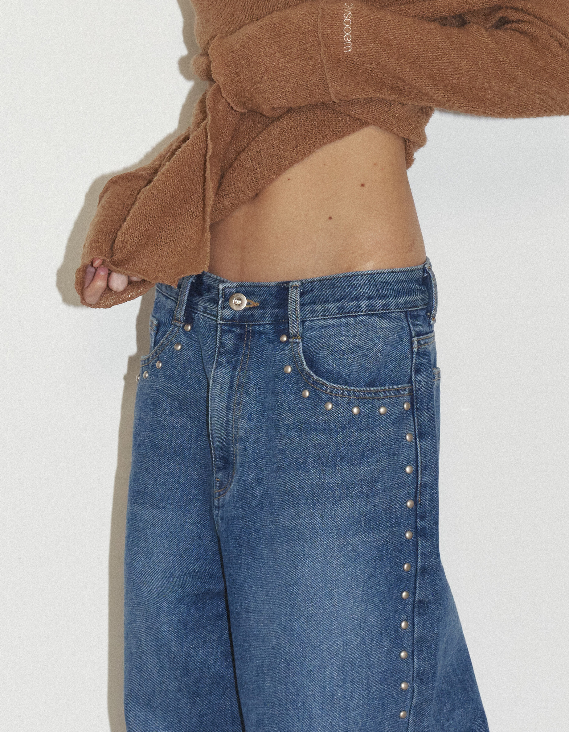 STUDDED WASHED JEANS, BLUE - polysooem