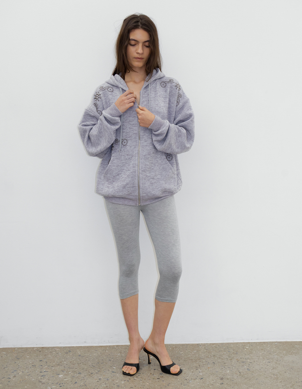 ORNAMENT STUDDED HOODIE_ONZI_EDITION, GRAY - polysooem