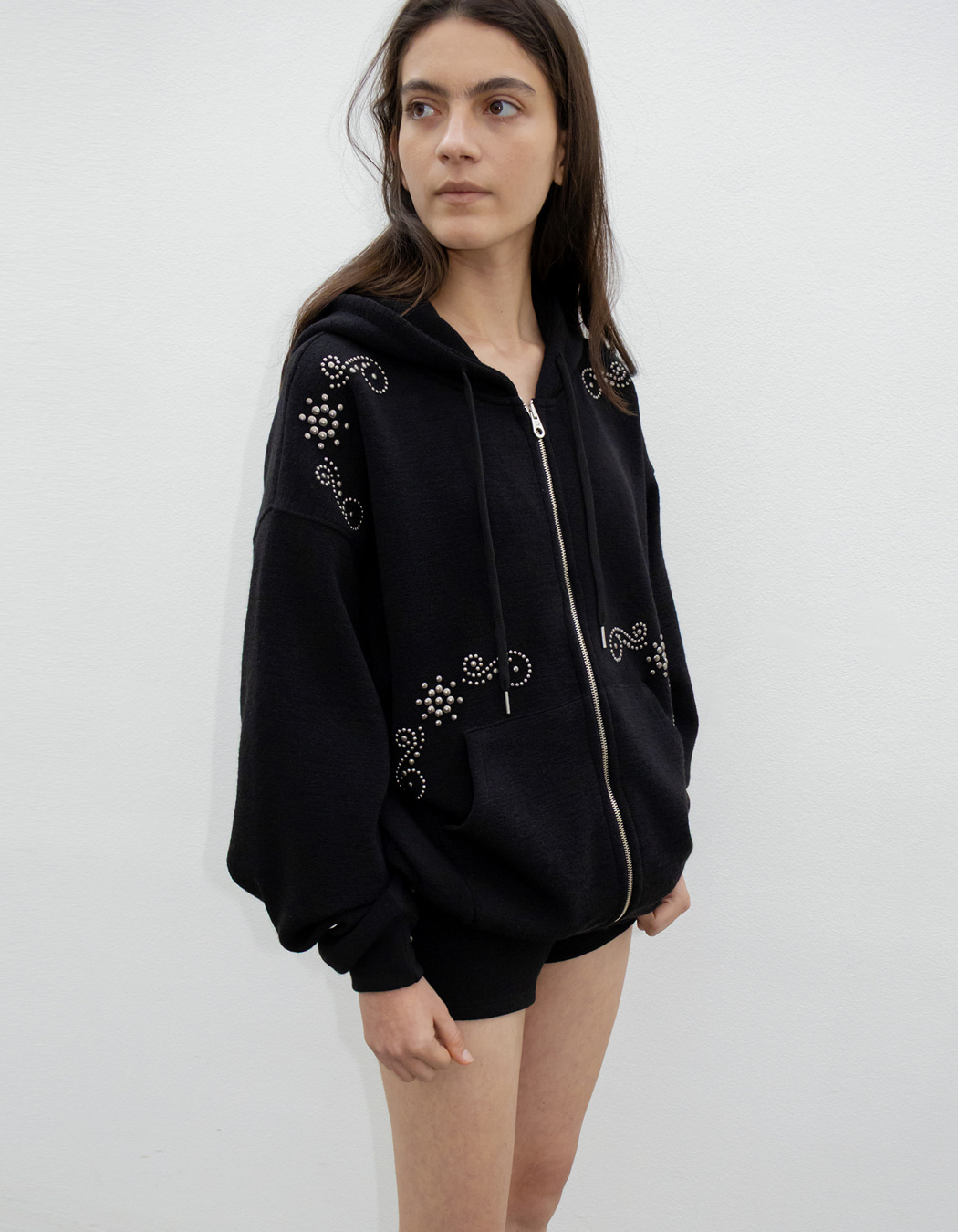 9/9 발송 ORNAMENT STUDDED HOODIE_ONZI_EDITION, BLACK - polysooem