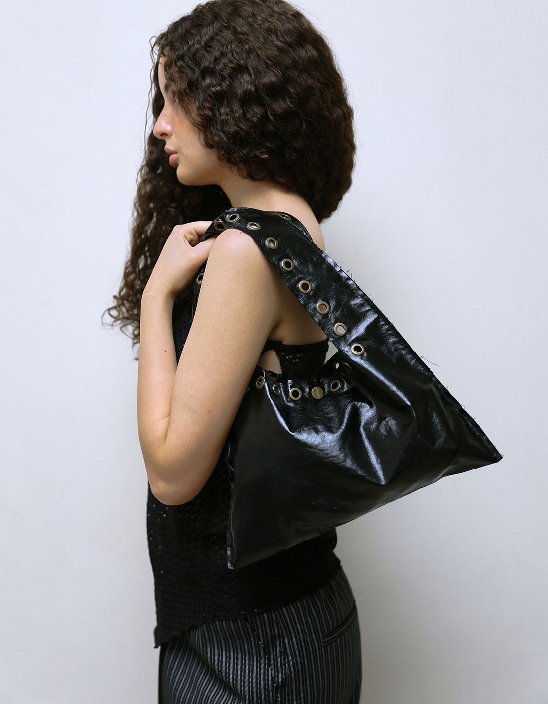 polysooem★韓国★人気シリーズ EYELET LLIC SHOULDER BAG EYELET METALLIC SHOULDER BAG, BLACK - polysooem