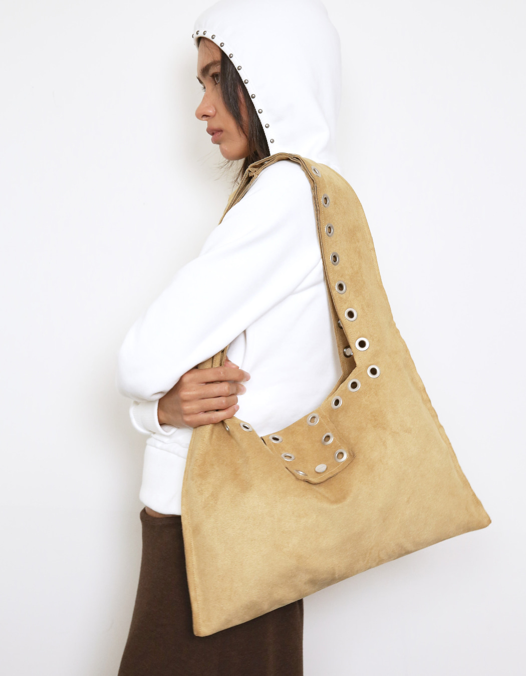 EYELET SUEDE SHOULDER BAG, YELLOWISH BROWN - polysooem