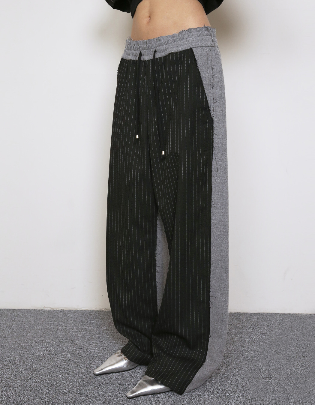 【韓国Polysooem ポリスエム】FRONT STRIPE EFFORTLESS PANTS FRONT STRIPE EFFORTLESS PANTS, BLACK - polysooem
