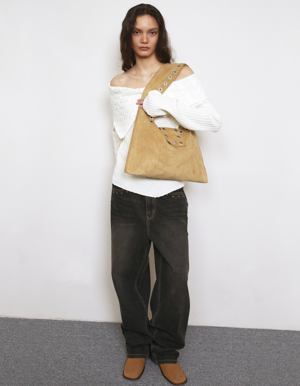 ★Polysooem★ EYELET SUEDE SHOULDER BAG EYELET SUEDE SHOULDER BAG, YELLOWISH BROWN - polysooem