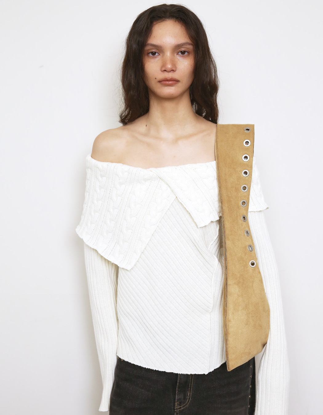 EYELET SUEDE SHOULDER BAG, YELLOWISH BROWN - polysooem