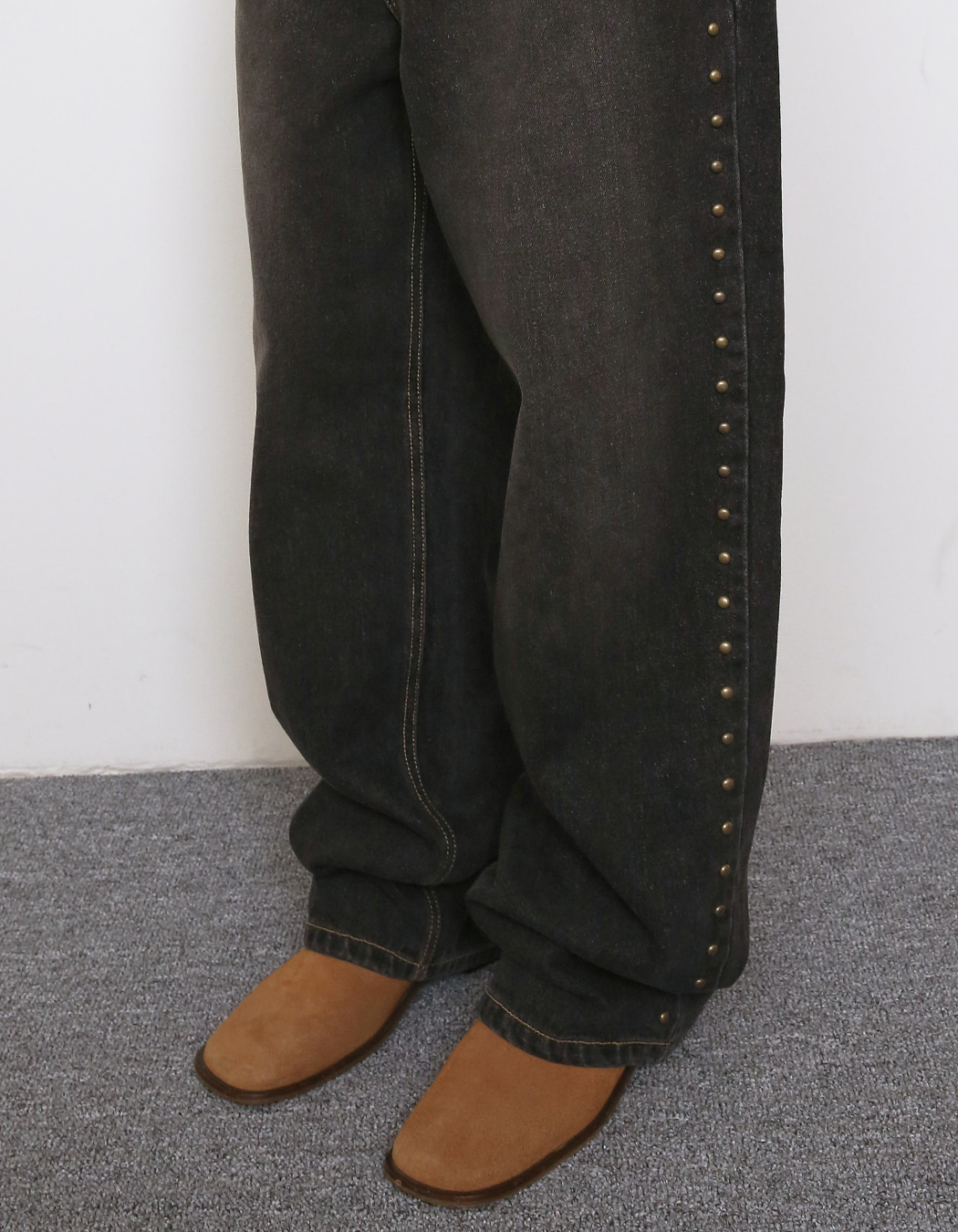 WARM STUDDED WASHED JEANS, BLACK - polysooem