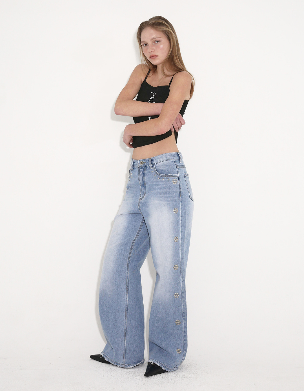 韓国商品/POLYSOOEM WASHED STUDDED FLOWER FLARED JEANS WASHED STUDDED FLOWER FLARED JEANS, LIGHT BLUE - polysooem