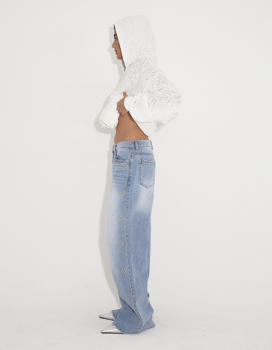 ★Polysooem★ WASHED STUDDED FLOWER FLARED JEANS Polysooem】WASHED STUDDED FLOWER FLARED JEANS☆韓国商品