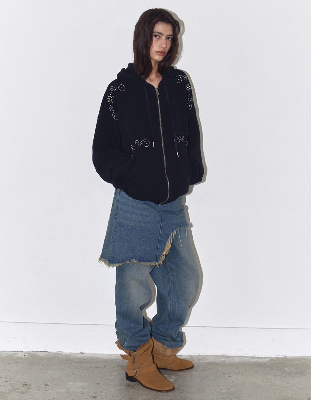 4/17 발송 ORNAMENT STUDDED HOODIE_ONZI_EDITION, BLACK 4/17 발송 ORNAMENT STUDDED HOODIE_ONZI_EDITION, BLACK