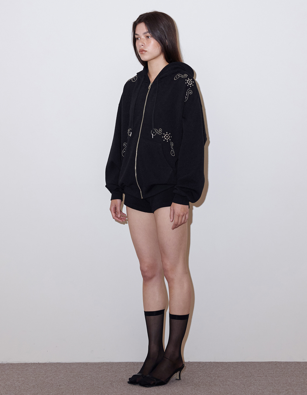 ORNAMENT STUDDED HOODIE_ONZI_EDITION, BLACK - polysooem