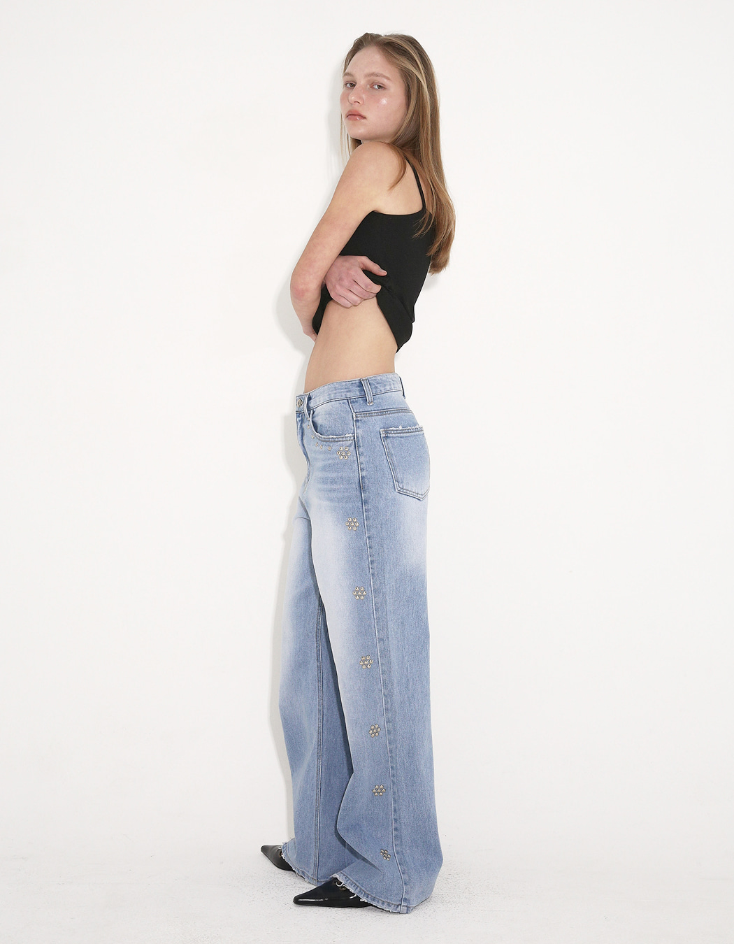 【Polysooem】WASHED STUDDED FLOWER FLARED JEANS★韓国商品★ WASHED STUDDED FLOWER FLARED JEANS, LIGHT BLUE - polysooem