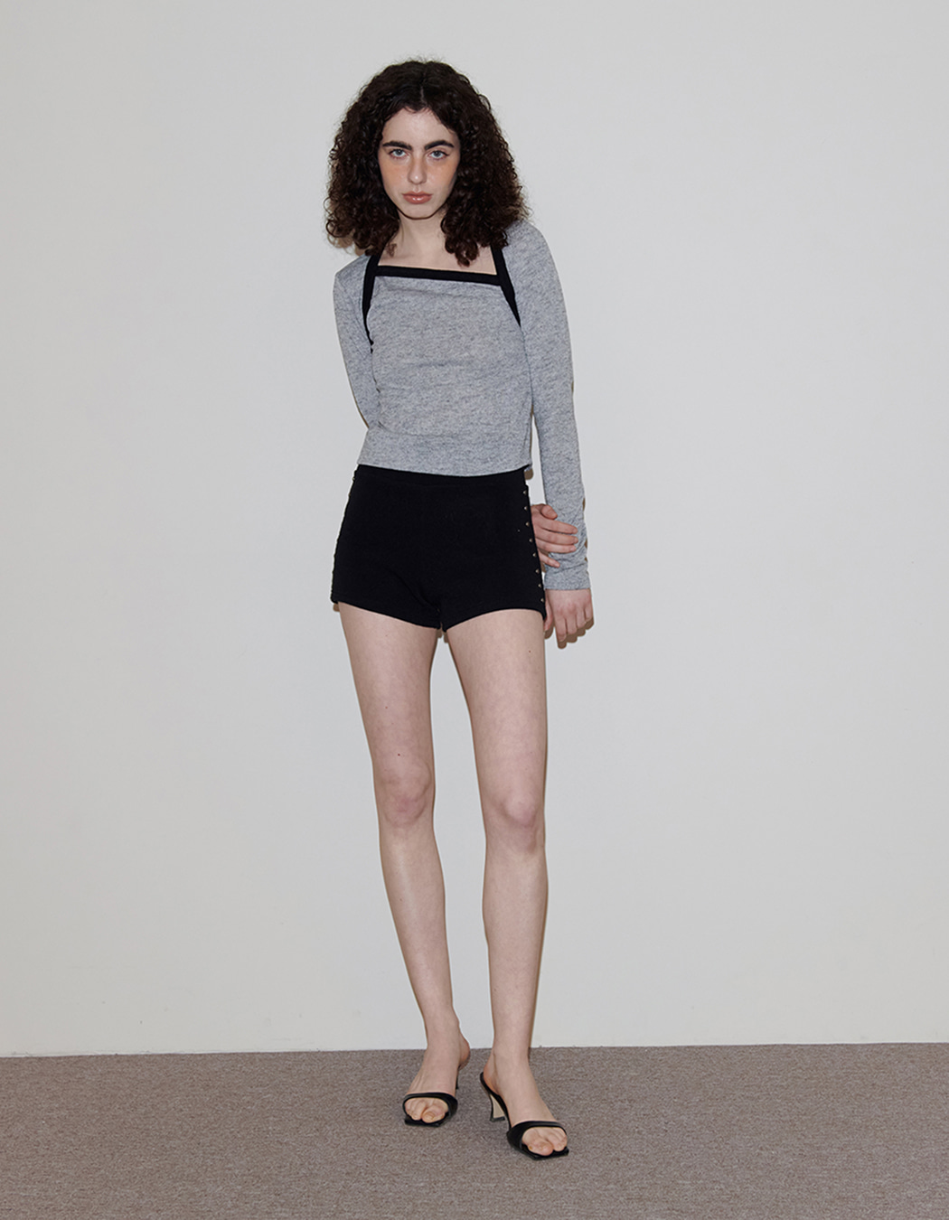 STUDDED DOLPHIN SHORTS, BLACK - polysooem
