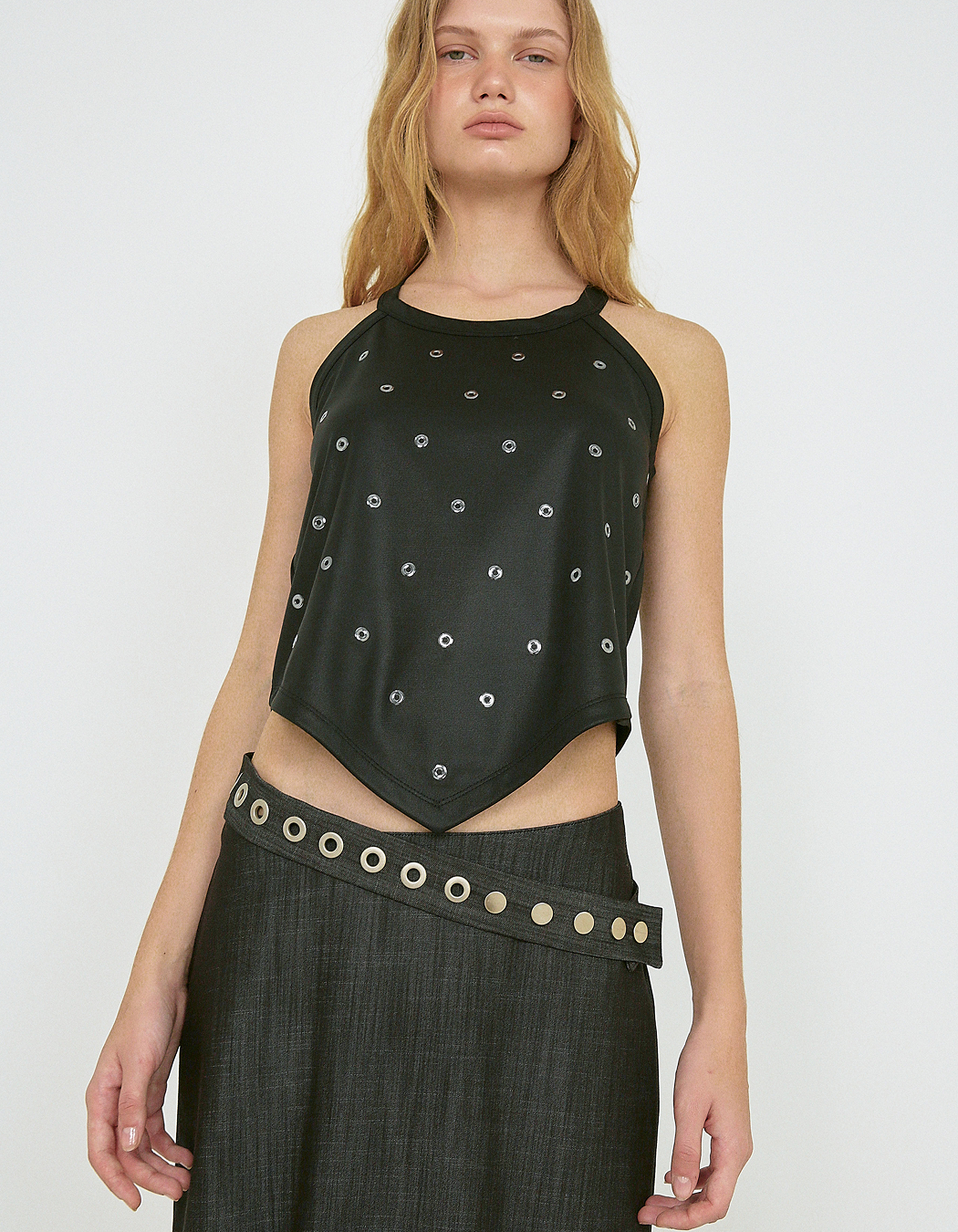 [POLYSOOEM] EYELET GLOSSY HALTER TOP / 追跡付 EYELET GLOSSY HALTER TOP, BLACK - polysooem