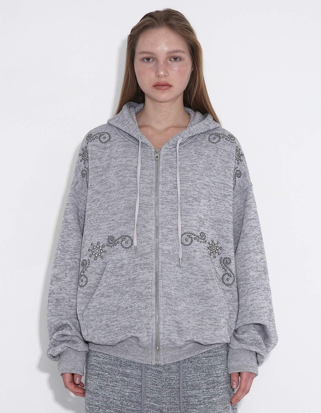 ORNAMENT STUDDED HOODIE_ONZI_EDITION, GRAY - polysooem