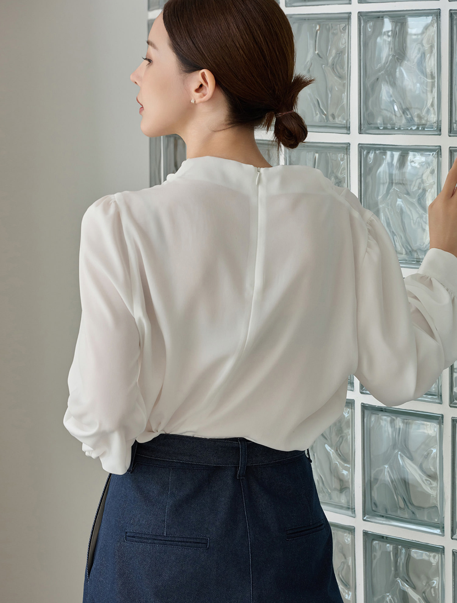 NECK DRAPE BLOUSE WHITE 넥 드레이프 블라우스 화이트 - GIEMAR
