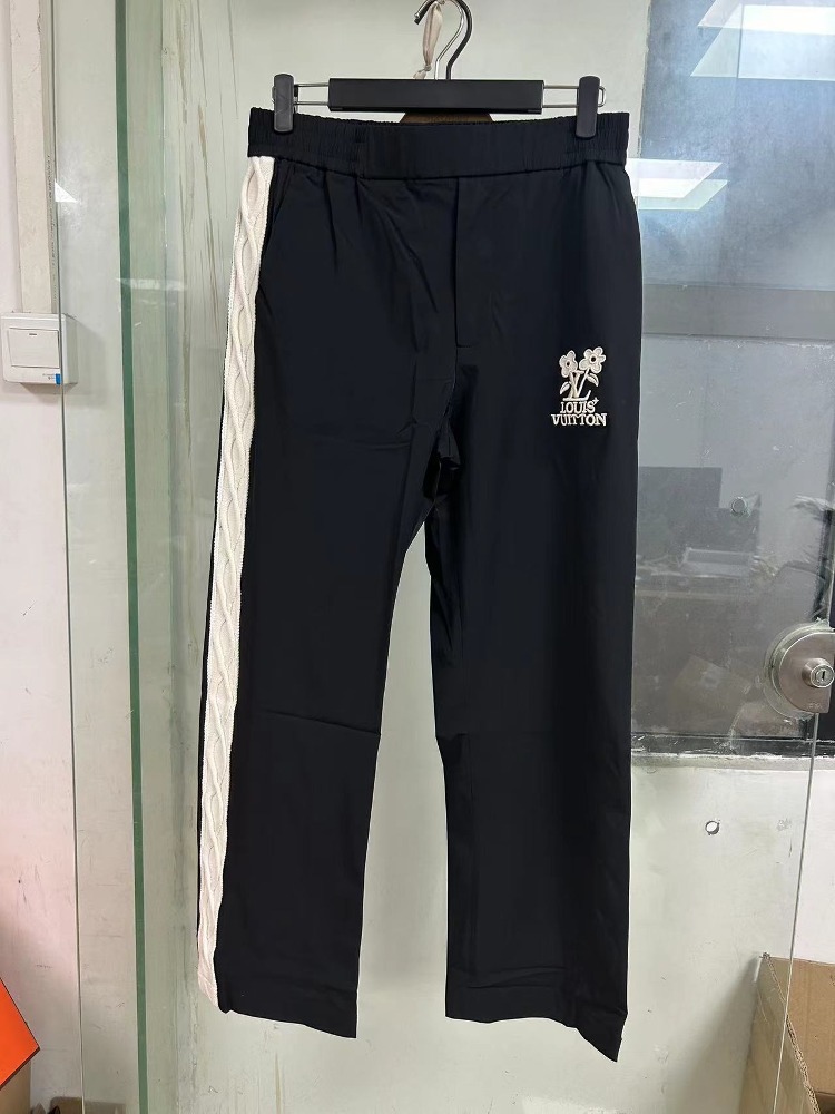 김**님 루이비통 자수 테크니컬 트랙 팬츠 1AFRDU QC 검수사진
