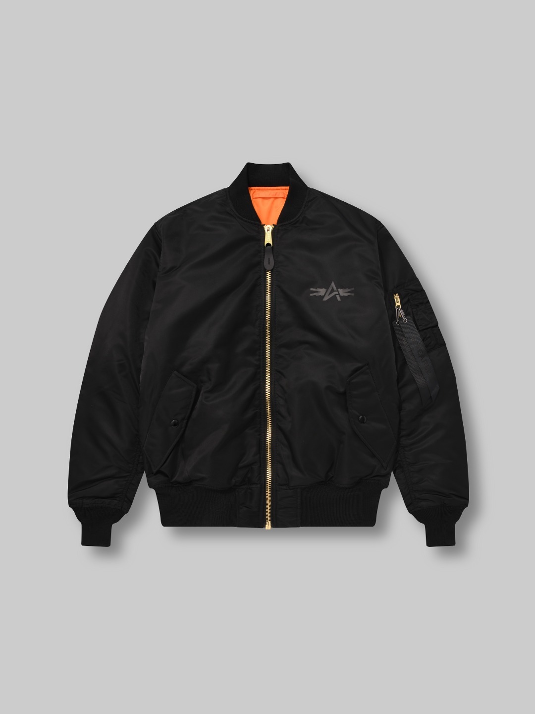 LE SSERAFIM x Alpha Industries コラボジ LE SSERAFIM x Alpha Industries コラボジ NEWS | LE SSERAFIM Japan