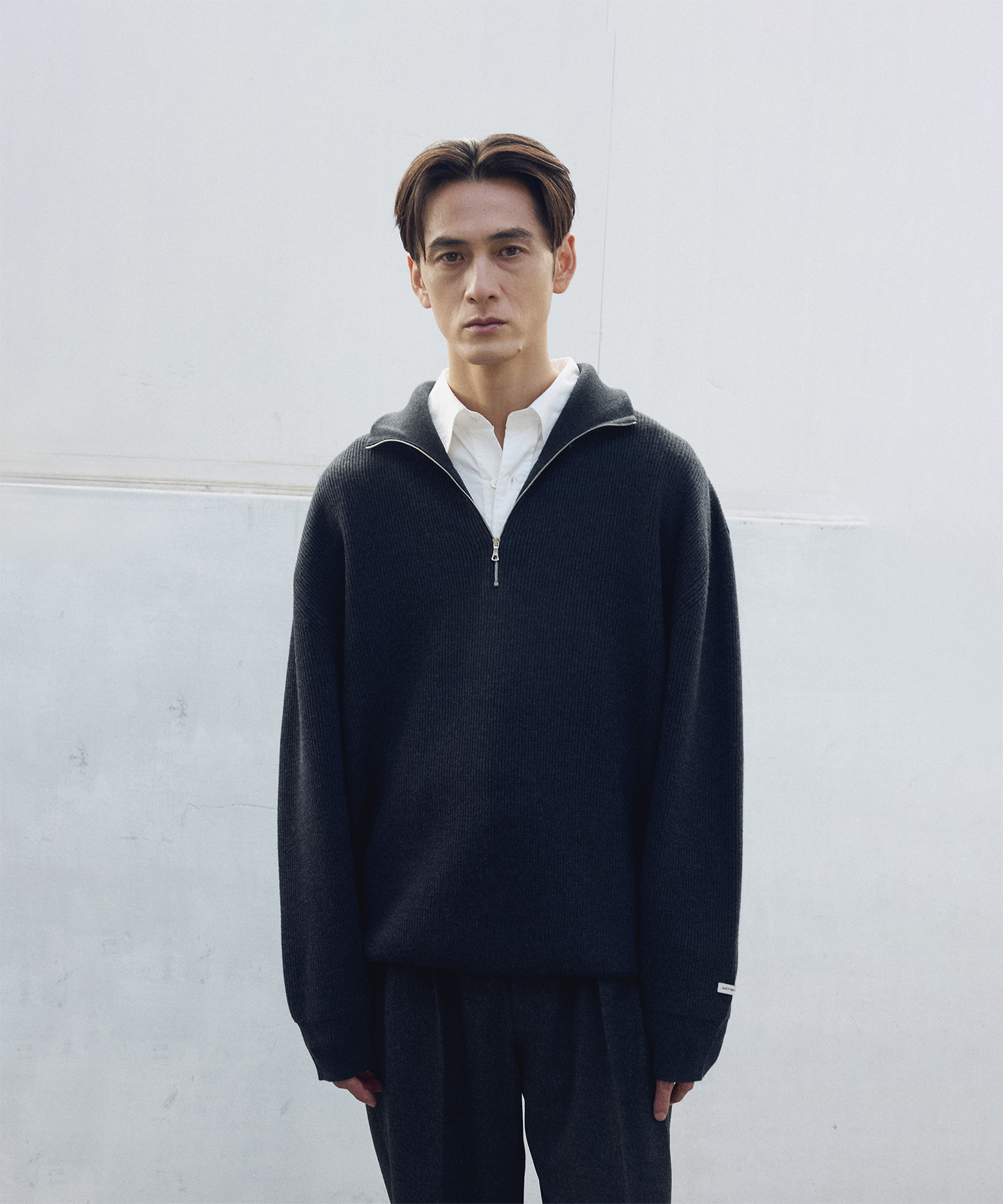 Volume Half Zip-up Knit (Onyx) - 어나더오피스