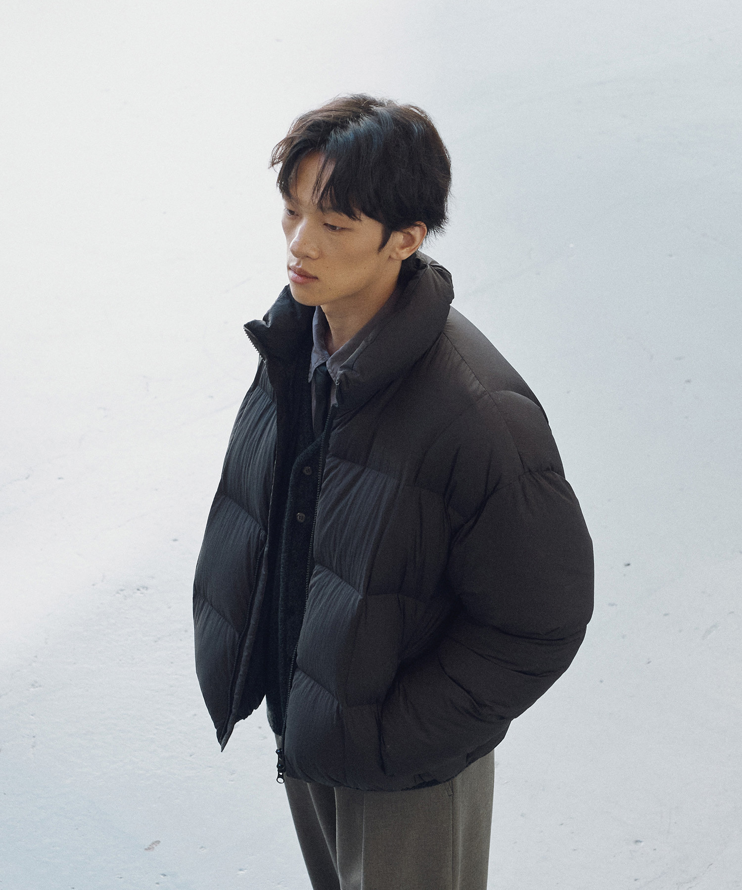 Cloudy Balloon Down Puffer Jacket (Almost Black) - 어나더오피스
