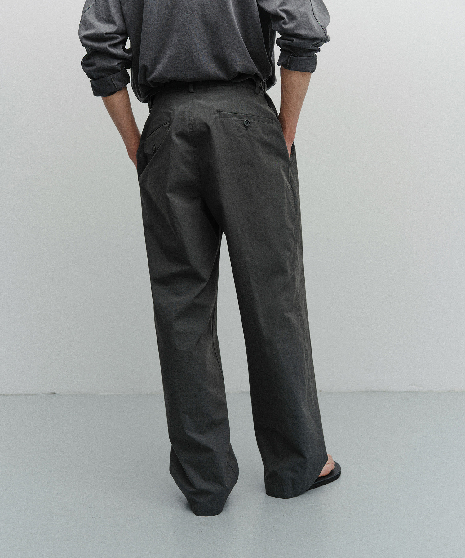 Santiago Officer Pants (Graphite) - 어나더오피스