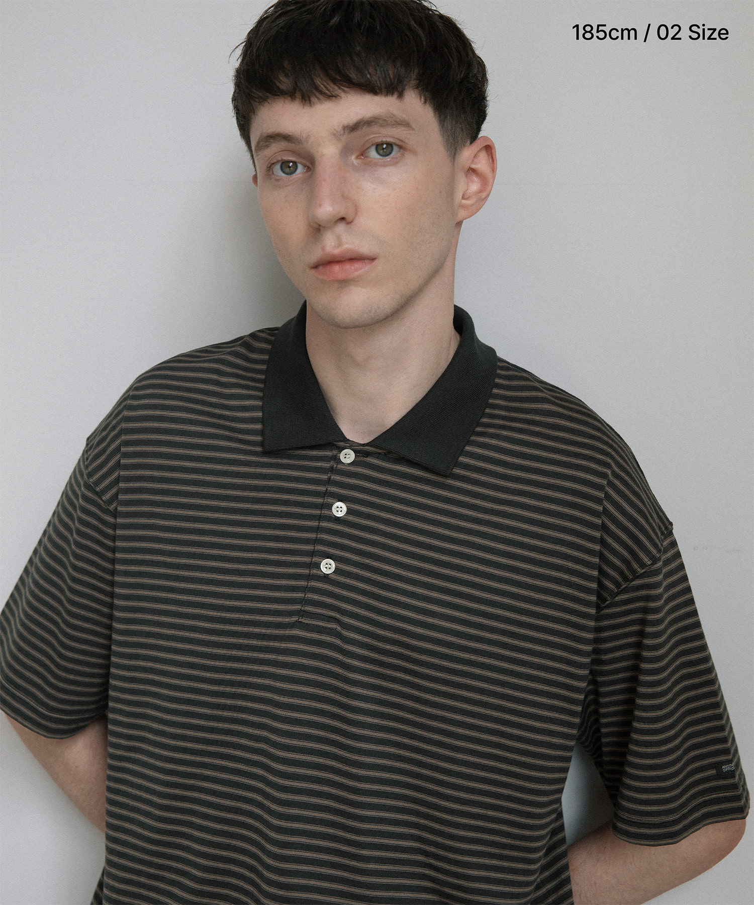 トップス ANOTHER OFFICE Brief Stripe S/S CHAR 01 Brief Stripe Short Sleeve T (Charcoal) - 어나더오피스