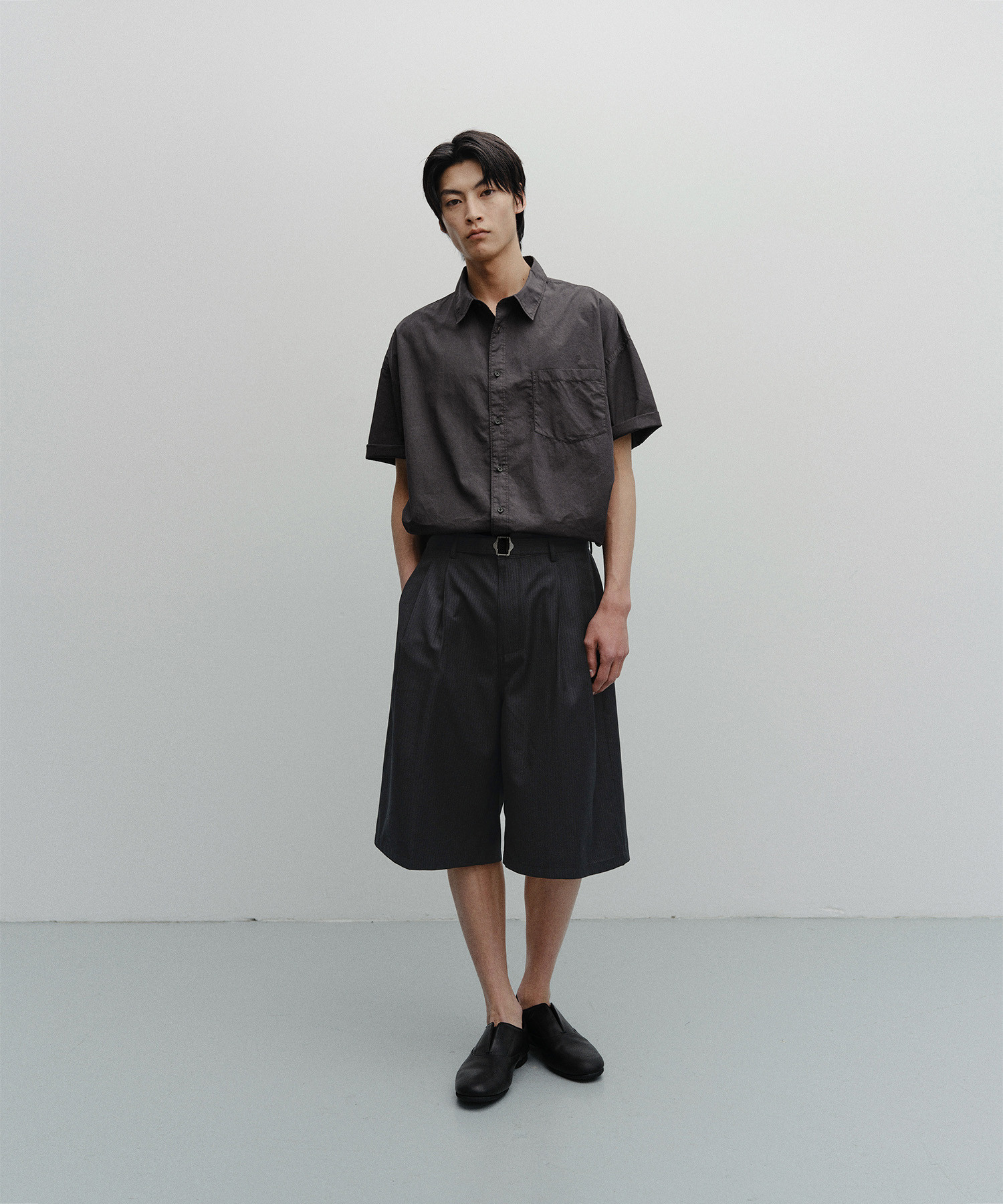 Hemingway Stripe Bermuda Pants (Black) - 어나더오피스