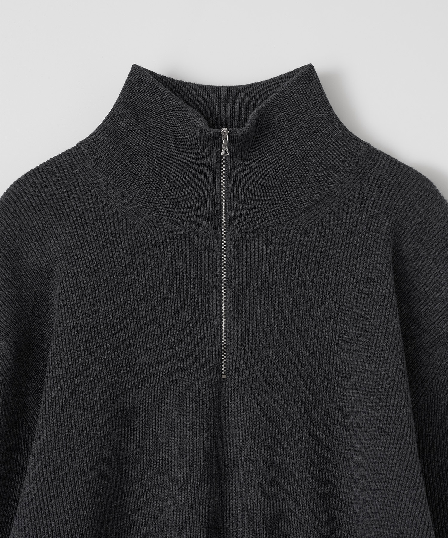 Volume Half Zip-up Knit (Onyx) - 어나더오피스