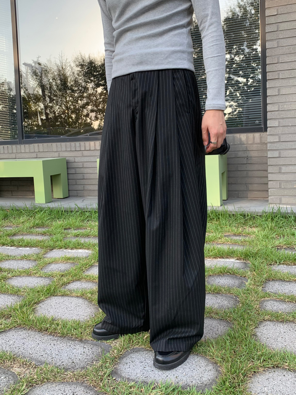 바지 모델 착용 이미지-S435L32