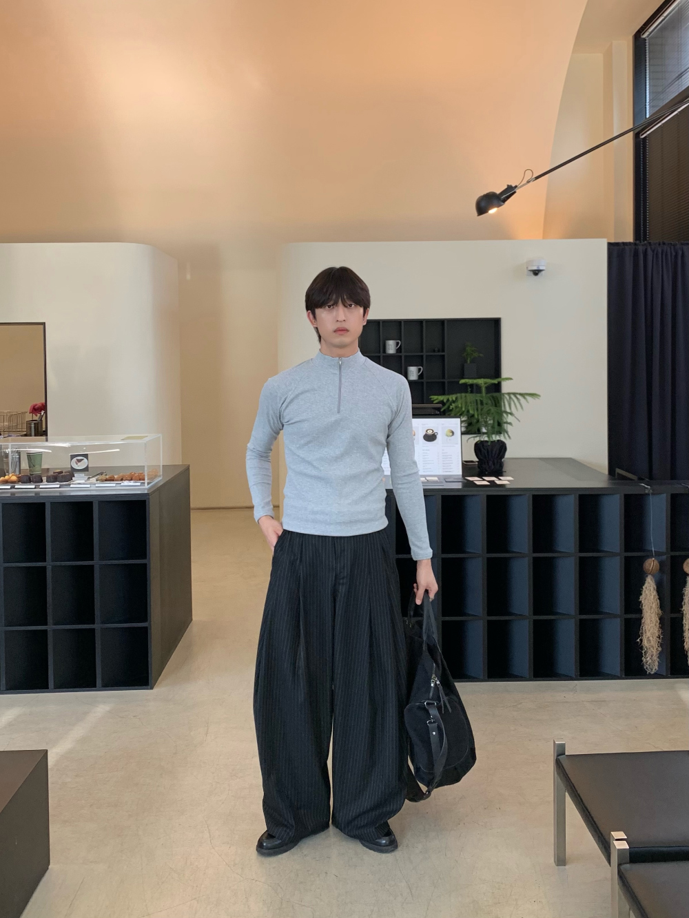 바지 모델 착용 이미지-S435L19