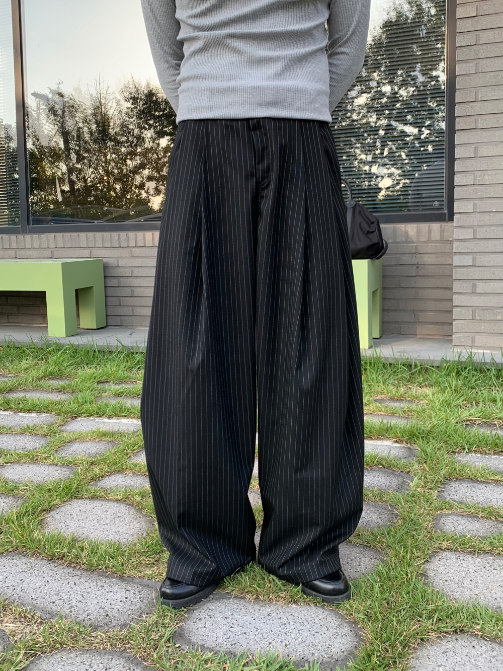 바지 모델 착용 이미지-S435L23