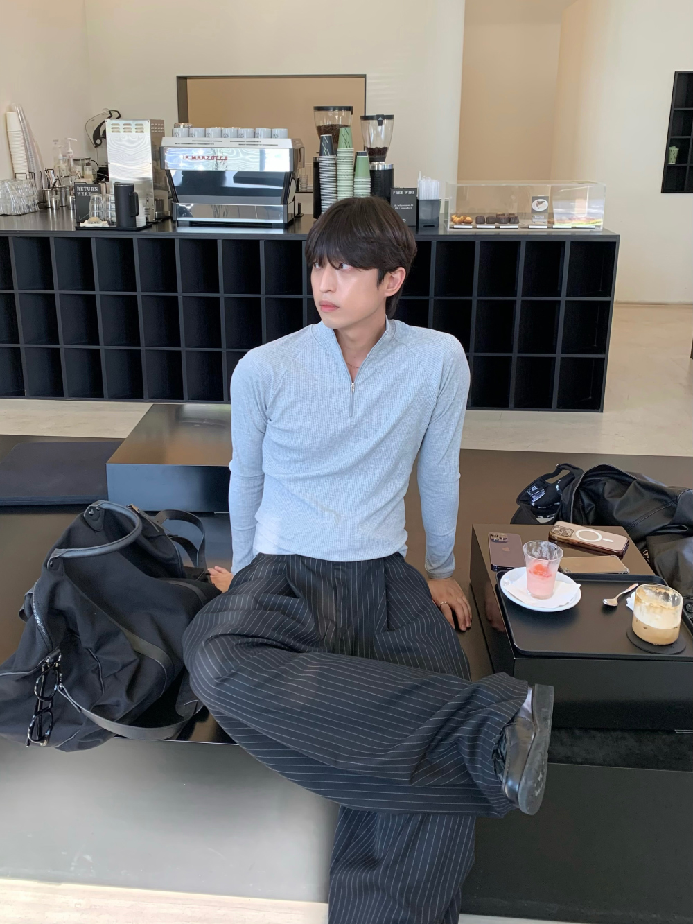 바지 모델 착용 이미지-S435L6