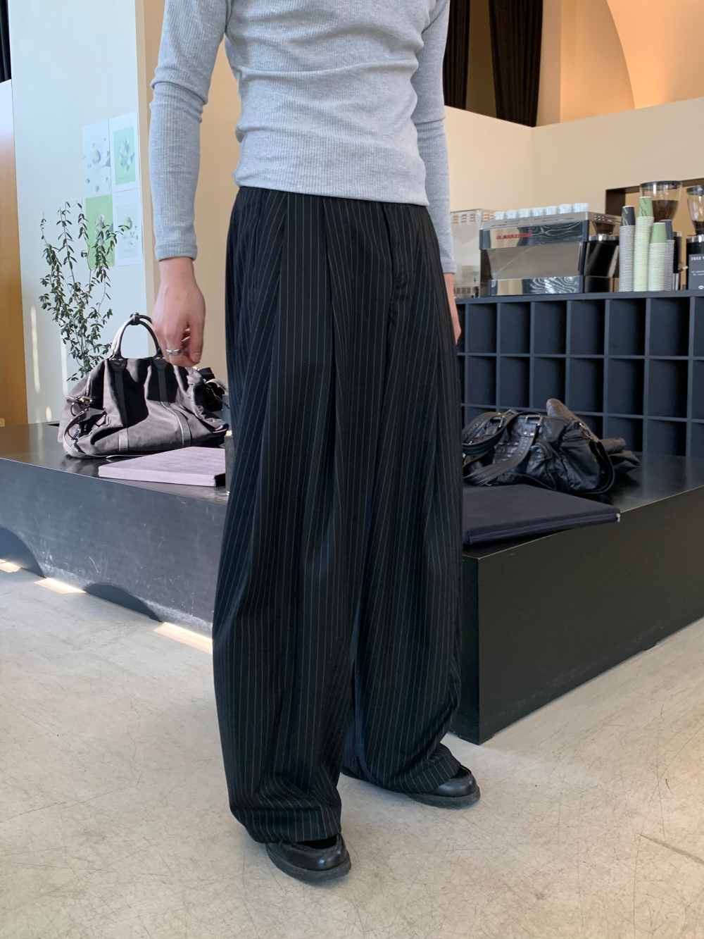 바지 모델 착용 이미지-S435L17