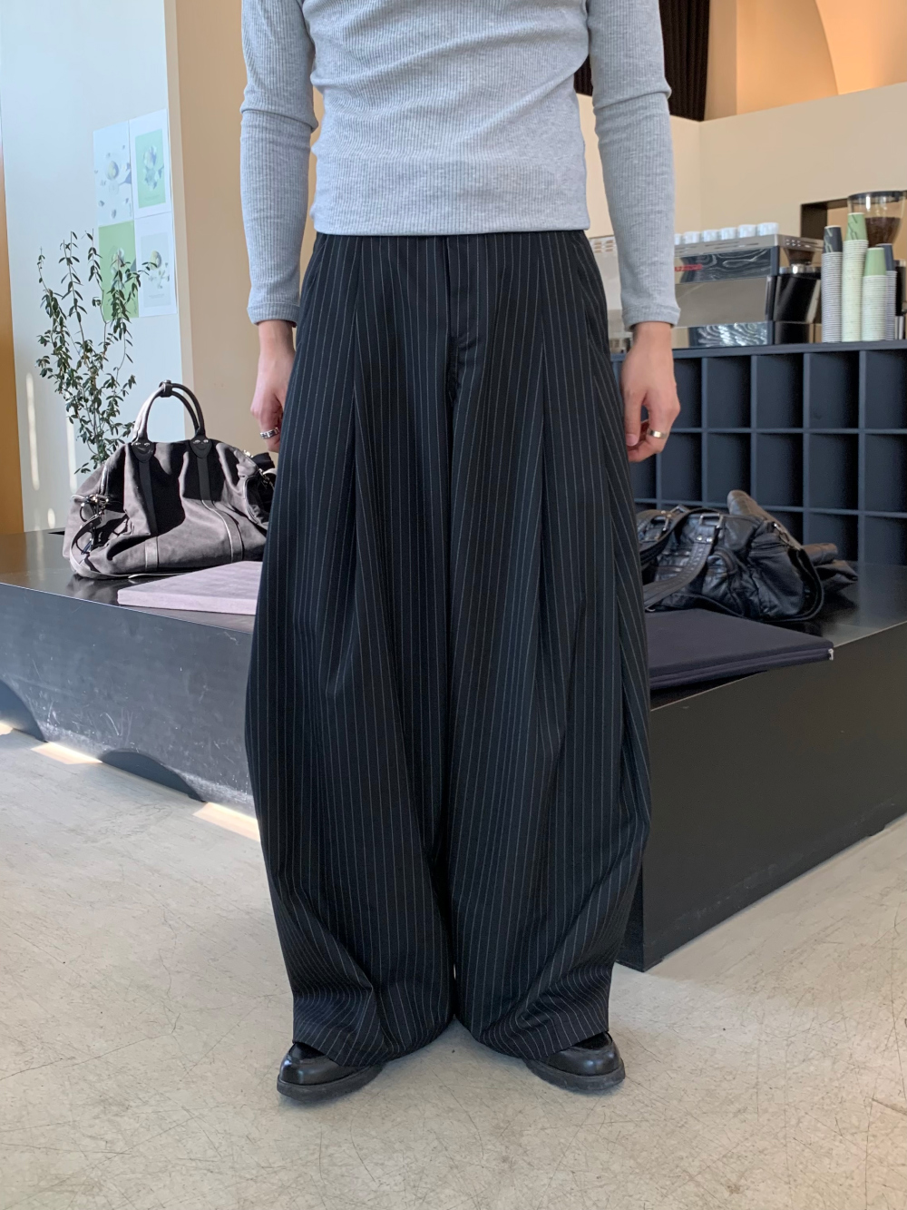 바지 모델 착용 이미지-S435L10