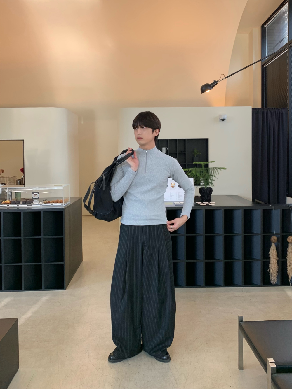 바지 모델 착용 이미지-S435L14