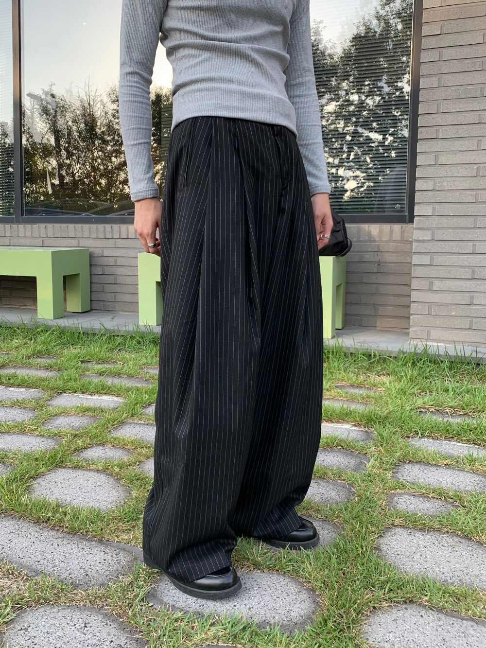 바지 모델 착용 이미지-S435L24