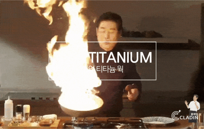 가방 모델 착용 이미지-S3L8