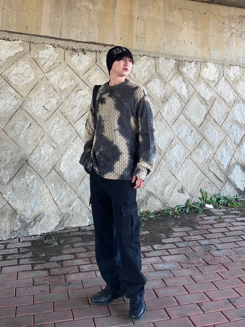 긴팔 티셔츠 모델 착용 이미지-S1L38