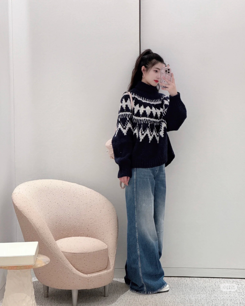 긴팔 티셔츠 모델 착용 이미지-S1L10