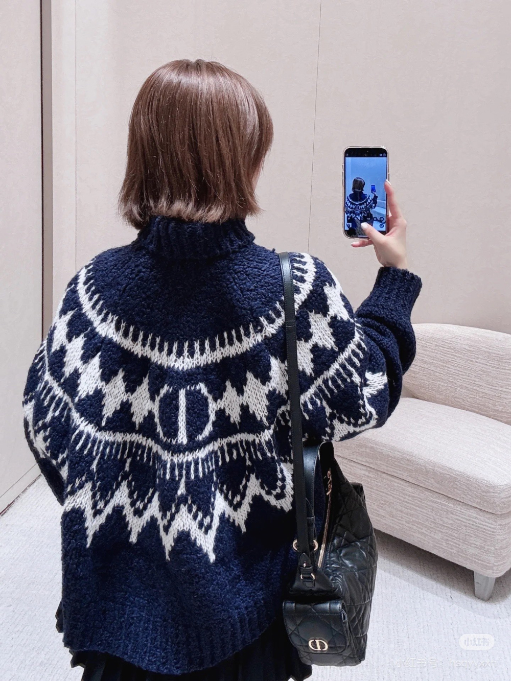 긴팔 티셔츠 모델 착용 이미지-S1L3