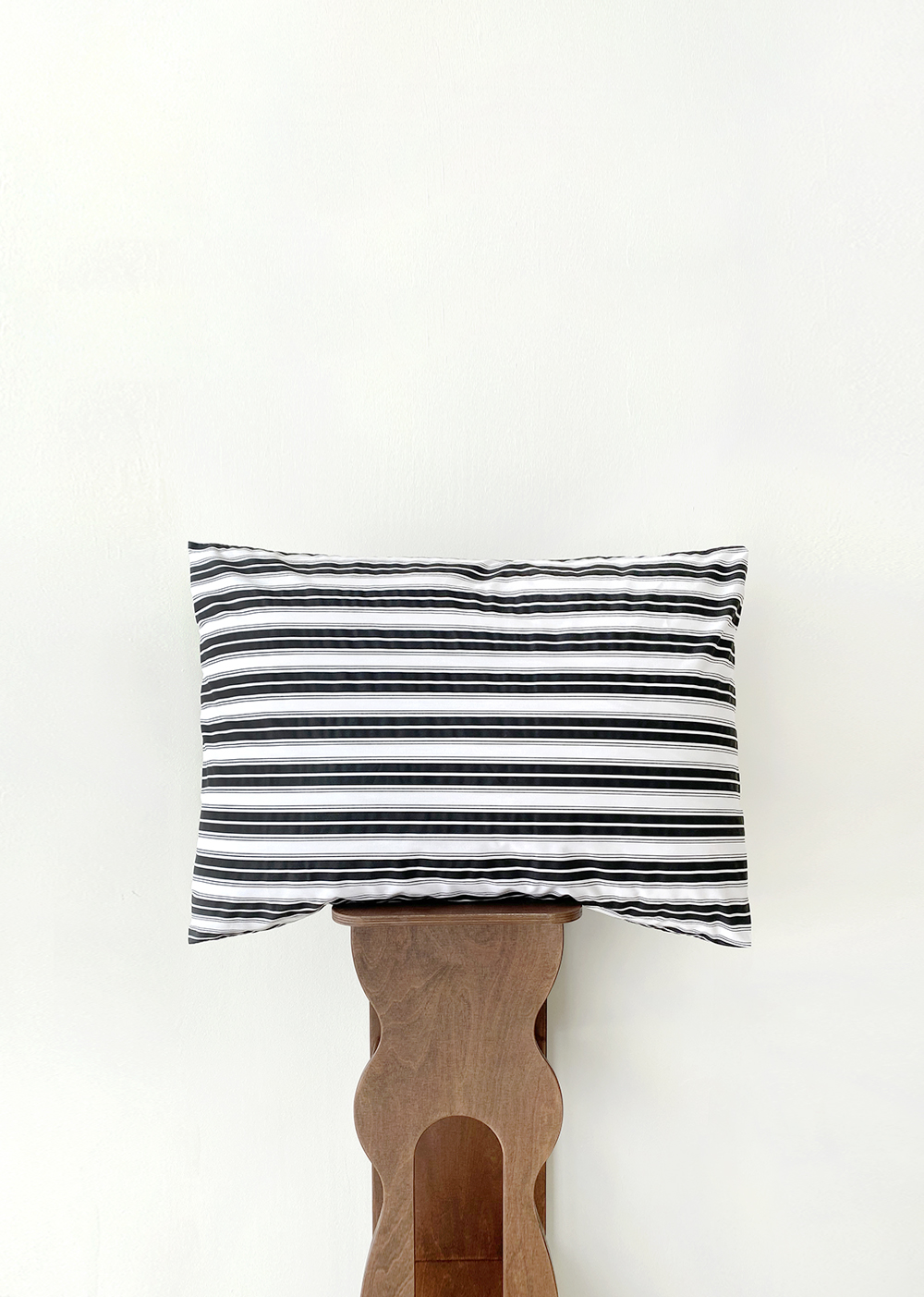 Alternate stripe pillow cover - black
