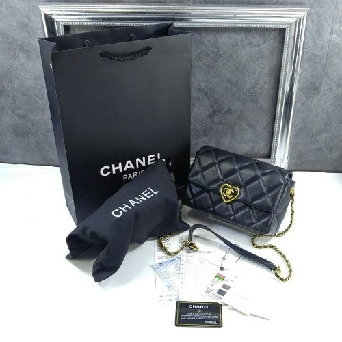 샤넬 23 하트로고 턴락 플랩백, Chanel heart logo flap bag