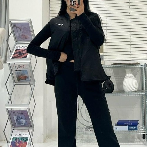 나이키 스우시 털조끼