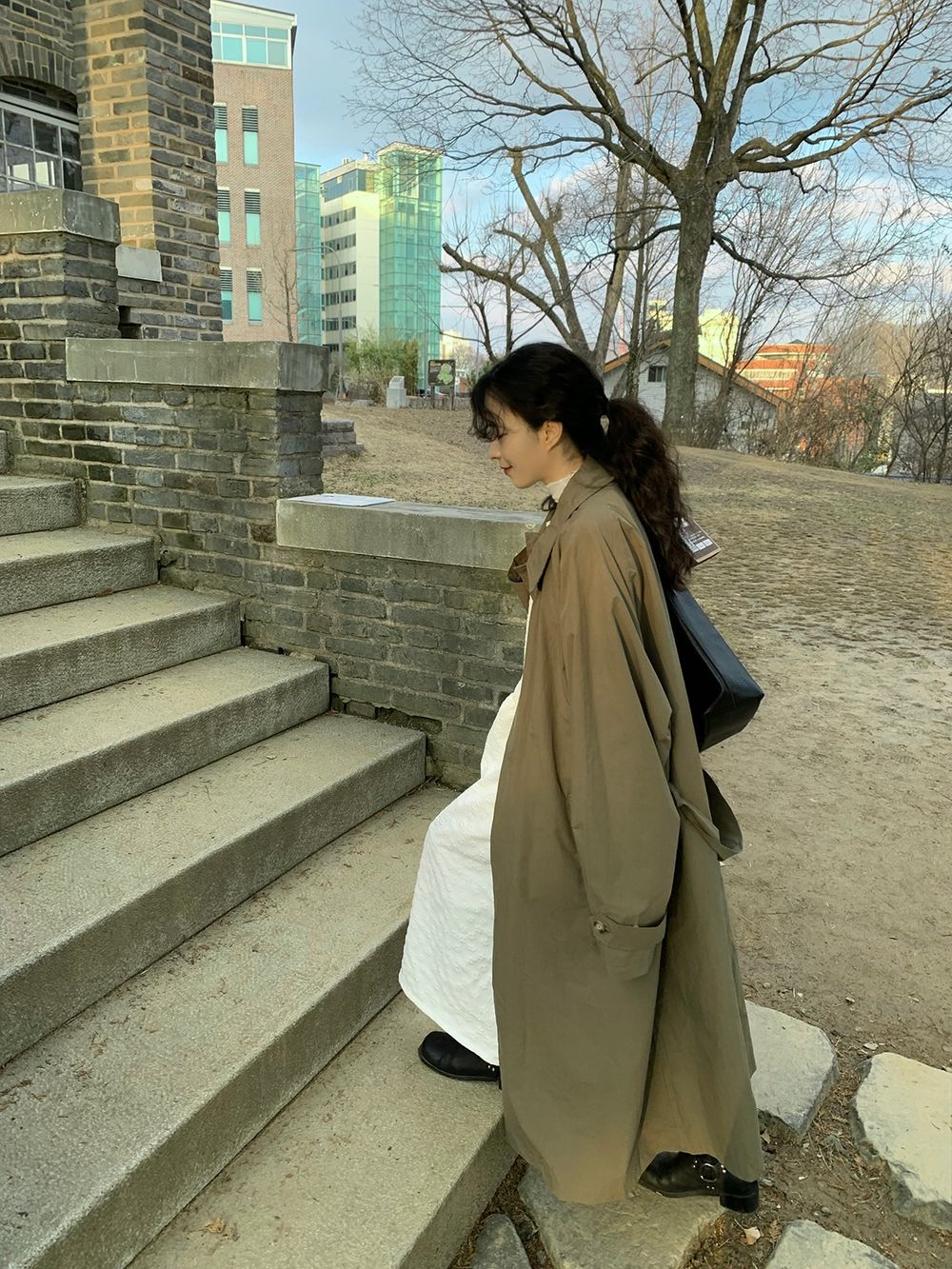 네이 오버핏 트랜치 코트 상세 이미지 2