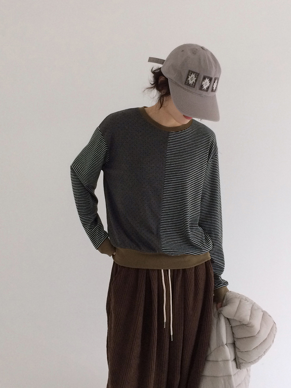 패딩 모델 착용 이미지-S1L53