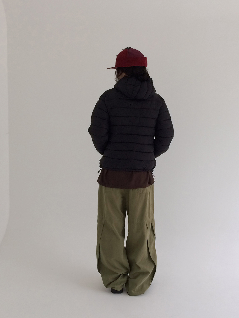 패딩 모델 착용 이미지-S1L34