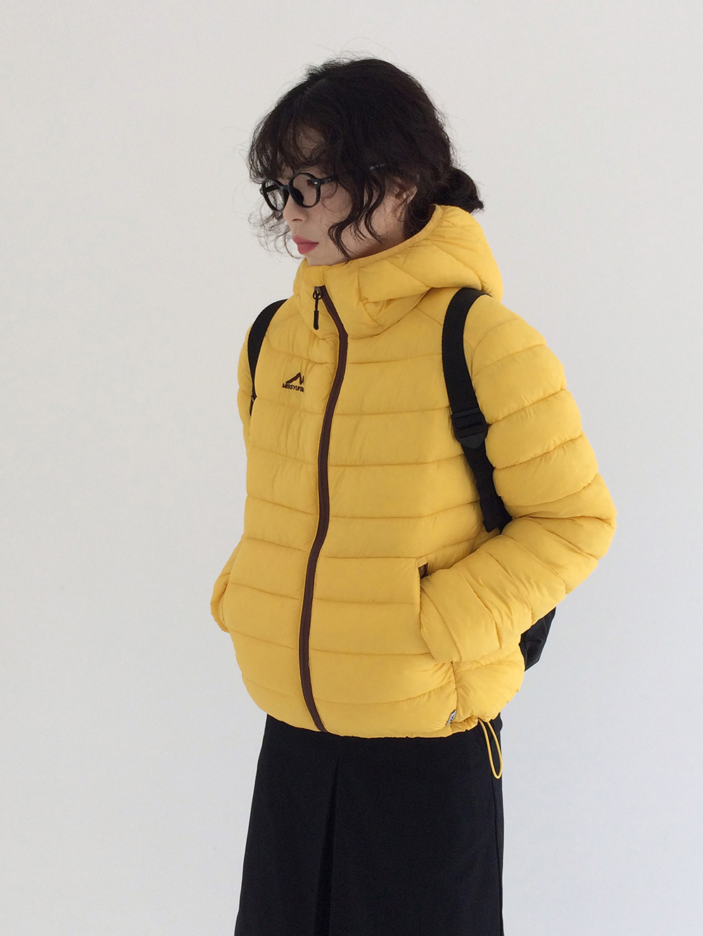 패딩 모델 착용 이미지-S1L9