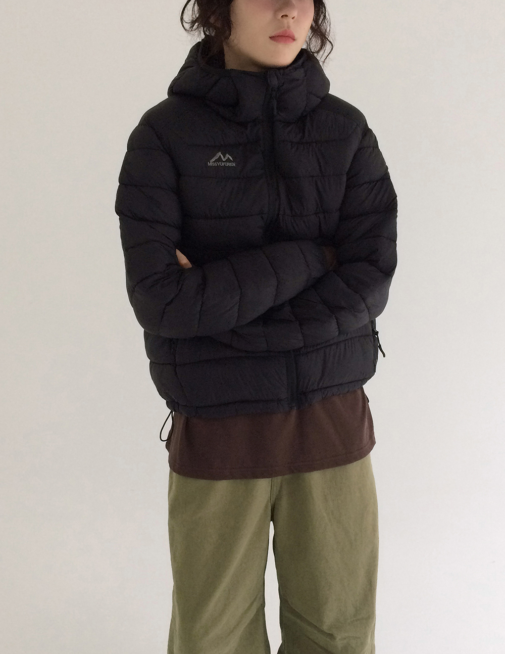 패딩 모델 착용 이미지-S1L25