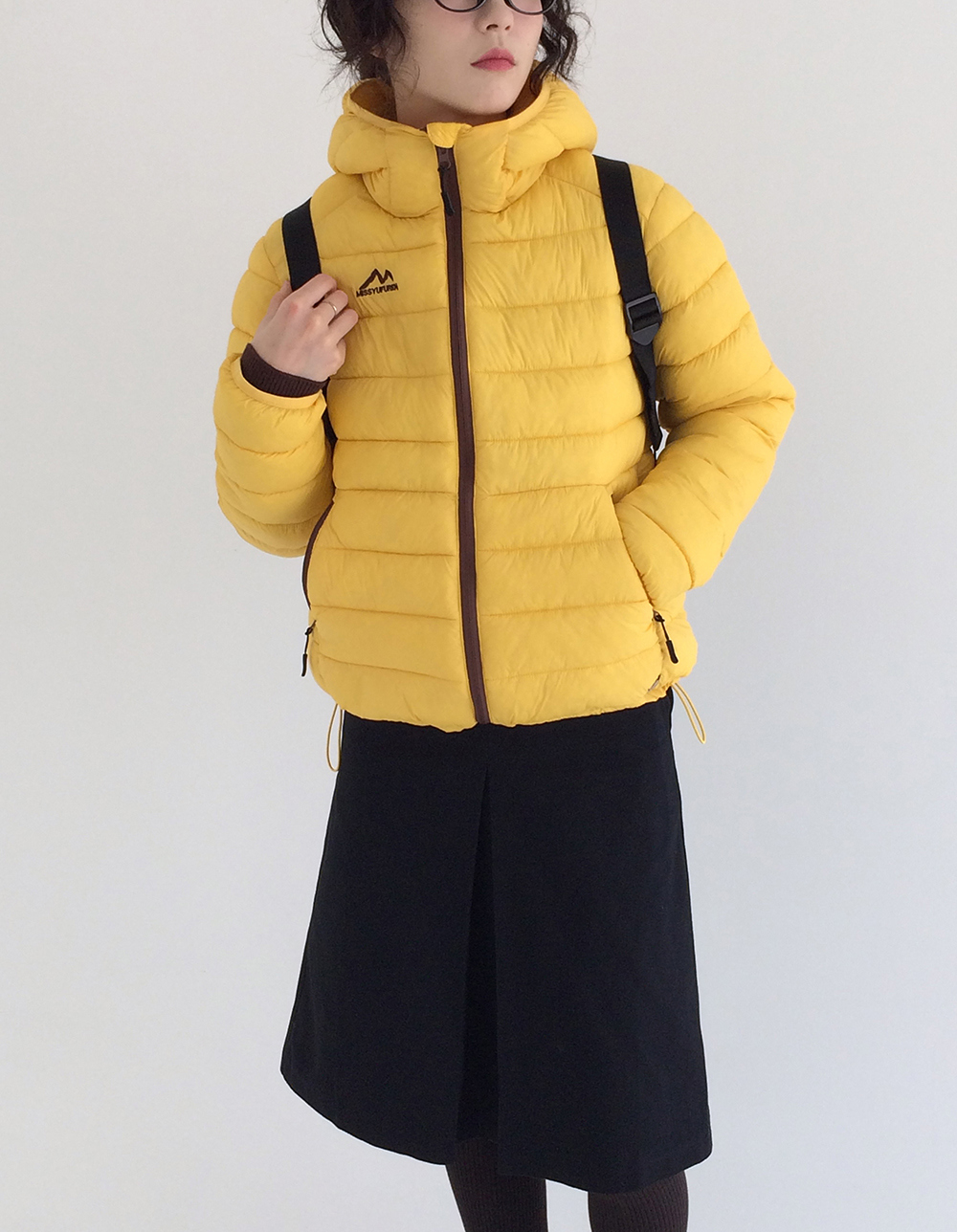 패딩 모델 착용 이미지-S1L13