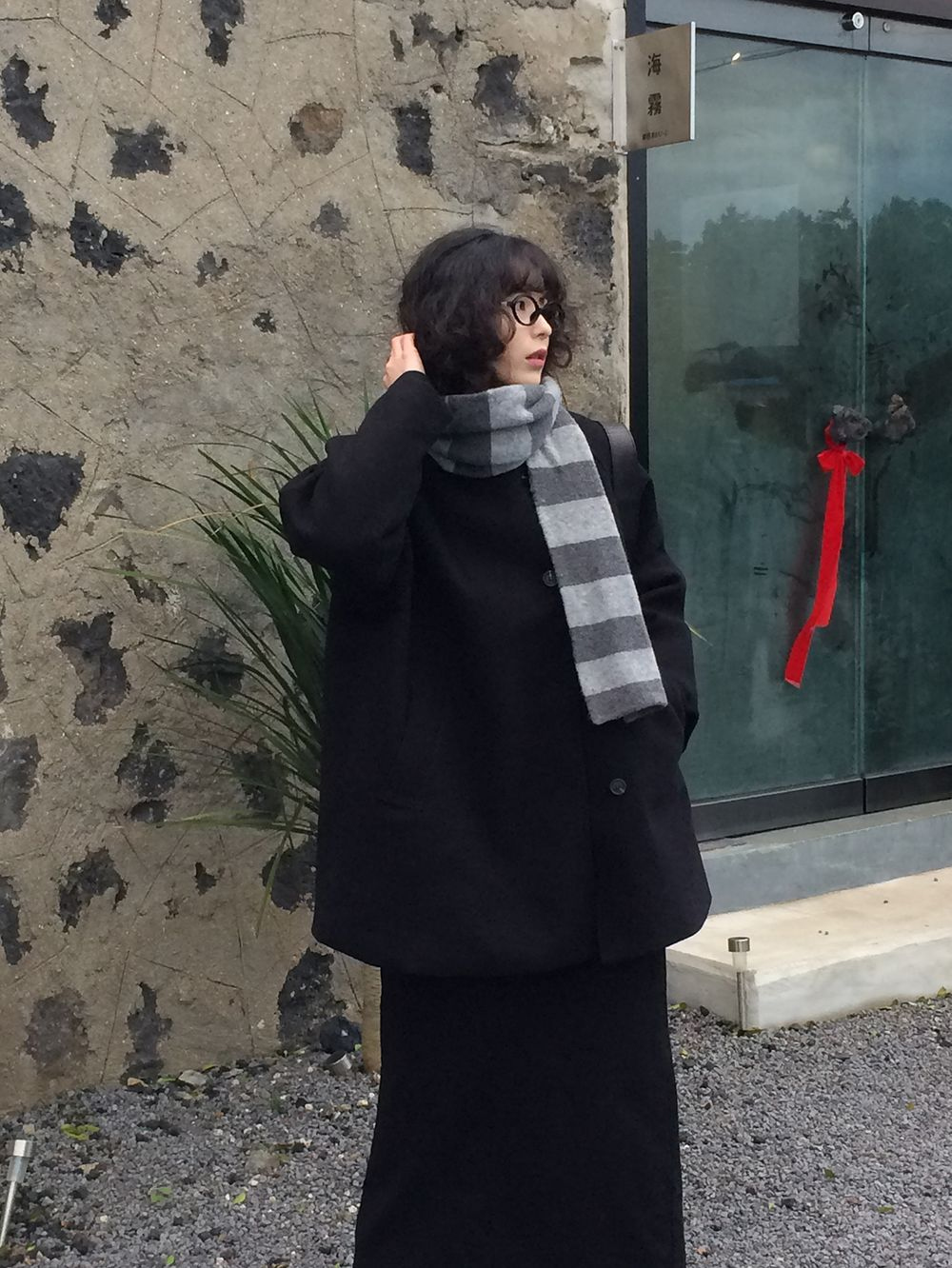 코트 모델 착용 이미지-S1L4